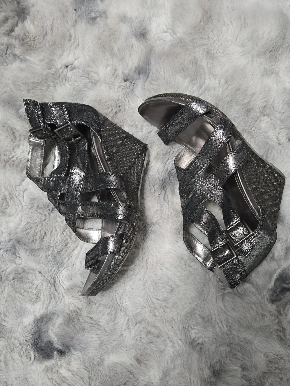 KENNETH COLE LEATHER WEDGES. 10